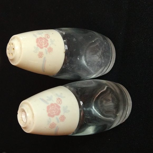 Other - VINTAGE GEMCO CORELLE SALT AND PEPPER SHAKERS